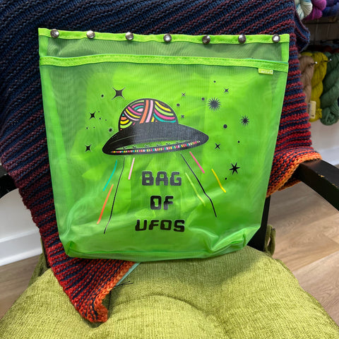 Della Q Standing Oh Snap Bag of UFOs